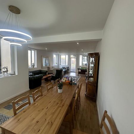 North London Spacious: 7-Bedroom Group Retreat with Gym Exterior photo