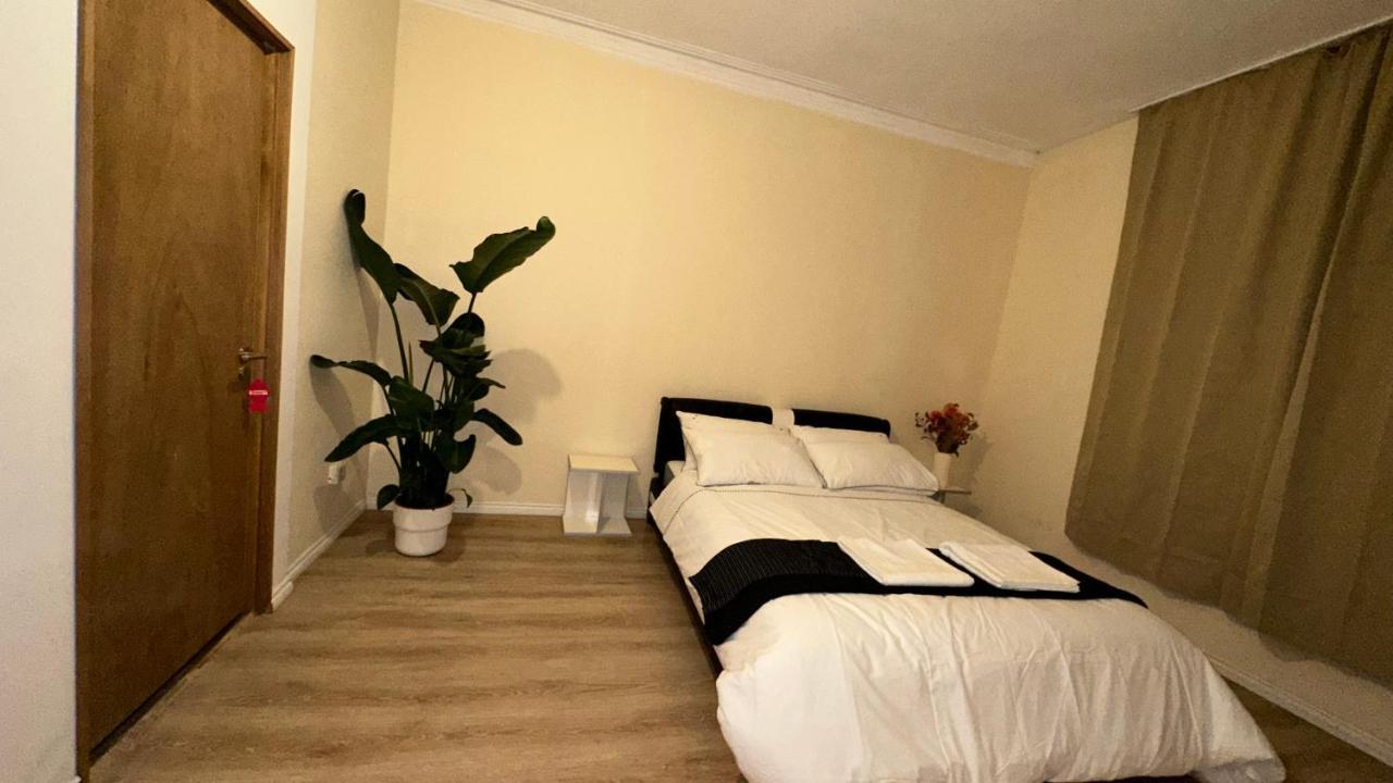 North London Spacious: 7-Bedroom Group Retreat with Gym Exterior photo