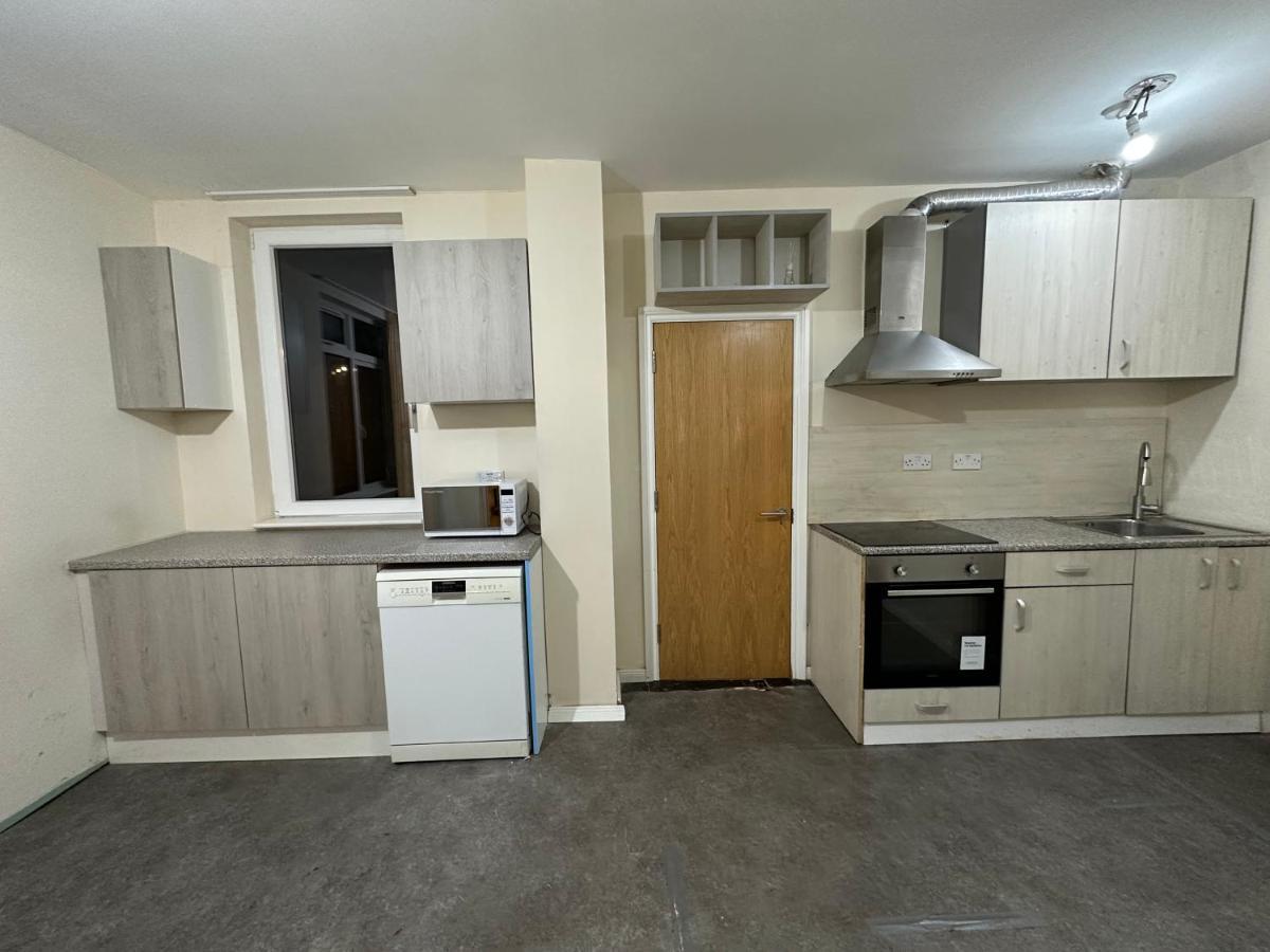 North London Spacious: 7-Bedroom Group Retreat with Gym Exterior photo