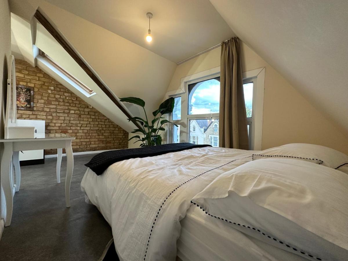 North London Spacious: 7-Bedroom Group Retreat with Gym Exterior photo