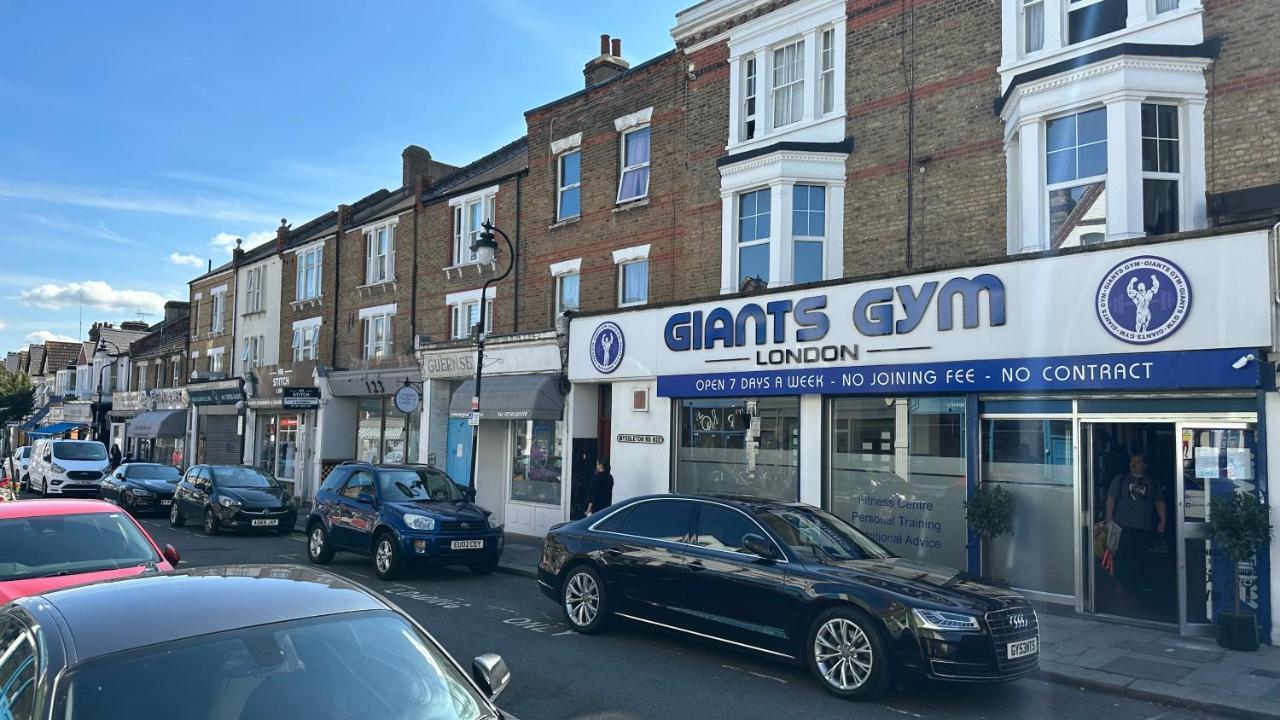 North London Spacious: 7-Bedroom Group Retreat with Gym Exterior photo