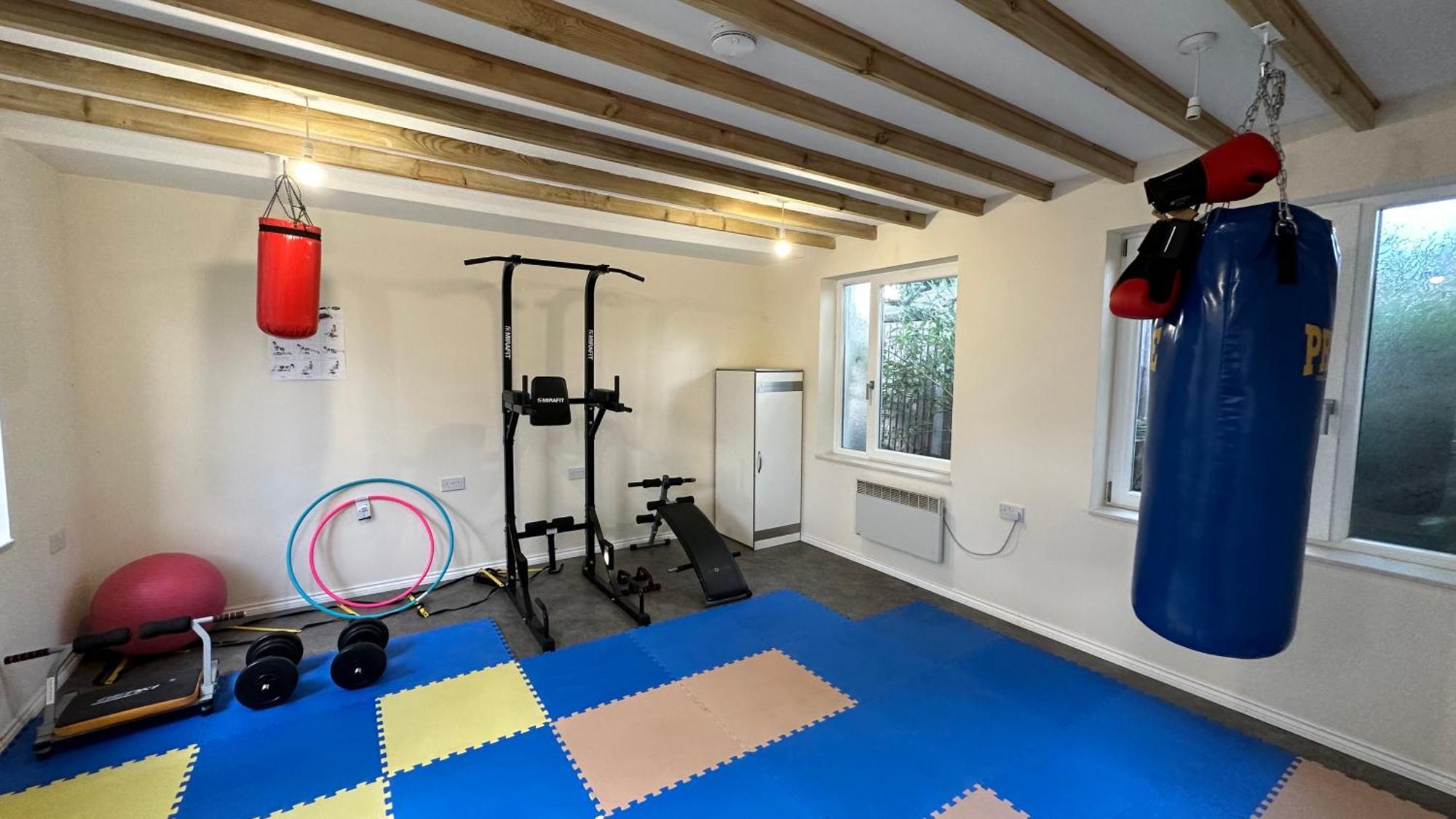 North London Spacious: 7-Bedroom Group Retreat with Gym Exterior photo