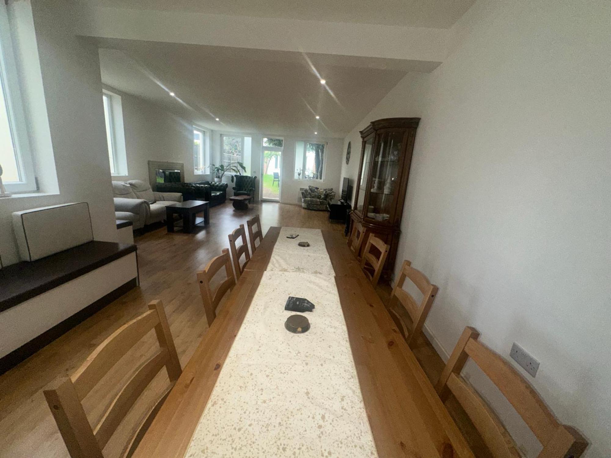 North London Spacious: 7-Bedroom Group Retreat with Gym Exterior photo